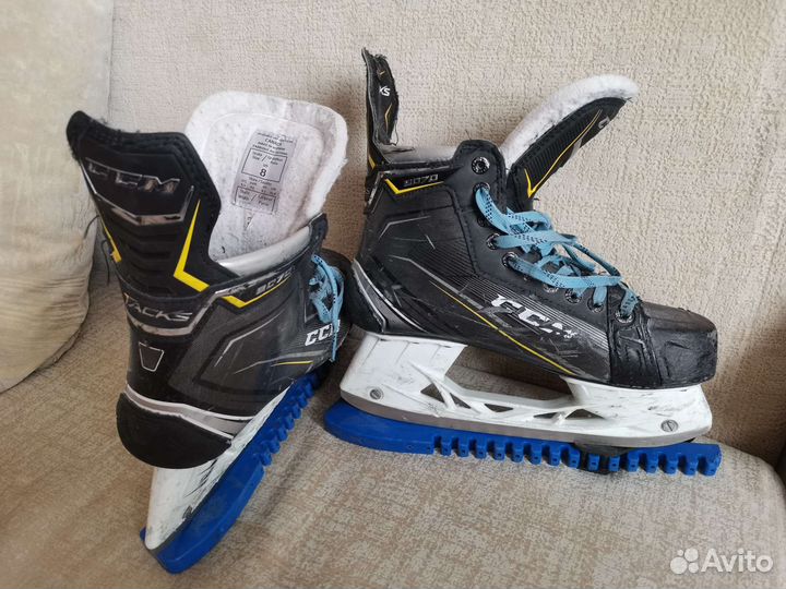 Хоккейные коньки CCM 43 размер