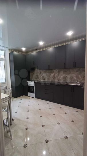 2-к. квартира, 56 м², 1/18 эт.