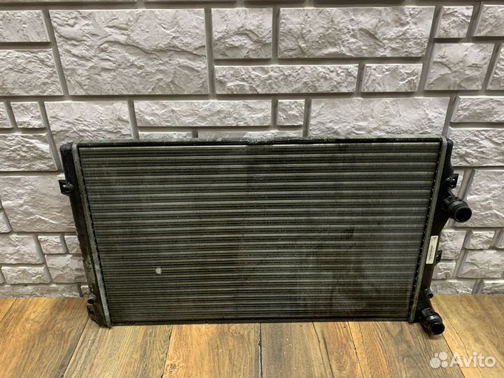 Volkswagen Jetta 6 Радиатор основной 1,4л саха