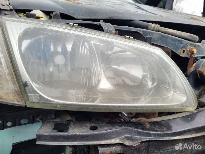 Фара правая на Nissan Almera N16