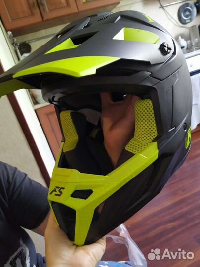 Шлем спортивный карбоновый