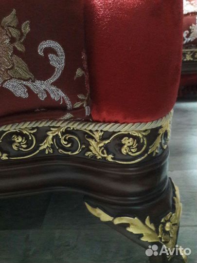 Диван + два кресла. Дубовый каркас. Новое