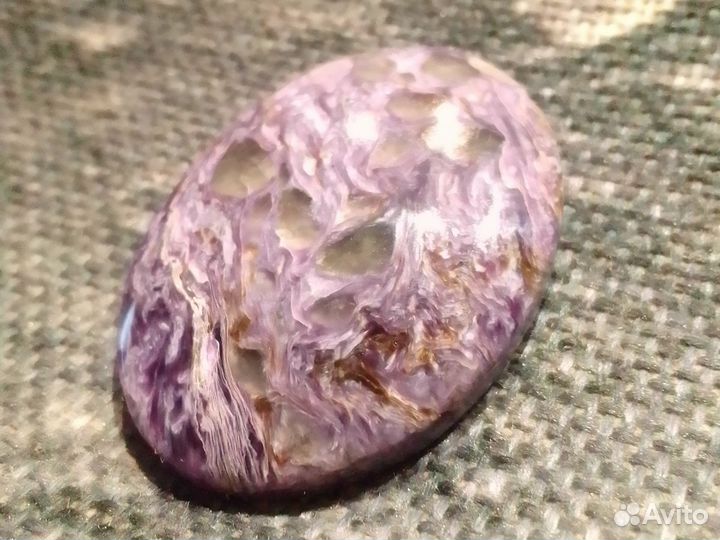 Чароит. Кабошон