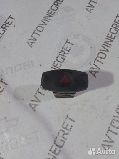 Кнопка аварийной сигнализации Renault Duster
