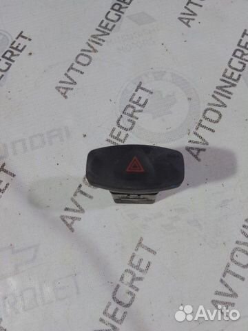 Кнопка аварийной сигнализации Renault Duster