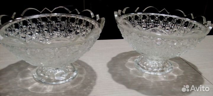 Стеклянные вазы на подставке времен СССР