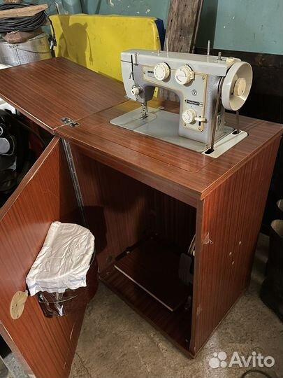 Швейная машина Подольск 142