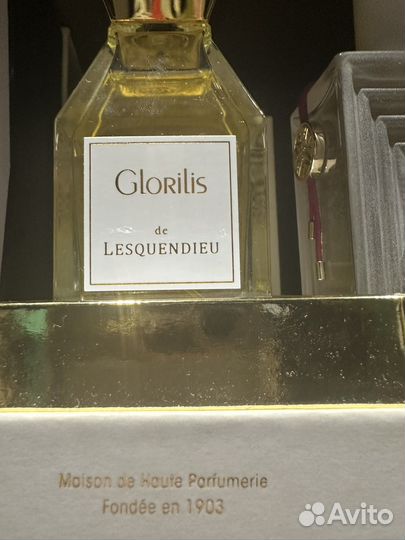 Красивая ниша. Полные и почти полные флаконы