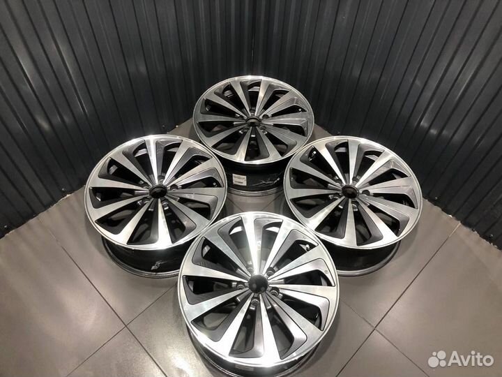 Литые диски Audi R18