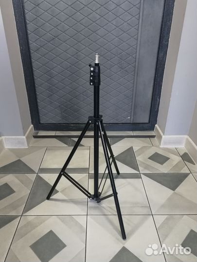 Штатив для фотоаппарата