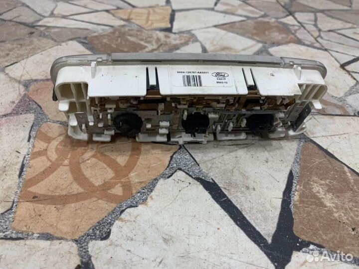 Плафон подсветки салона Ford Fusion хэтчбэк 1.4