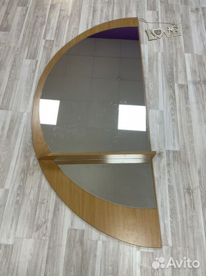 Зеркало с полкой