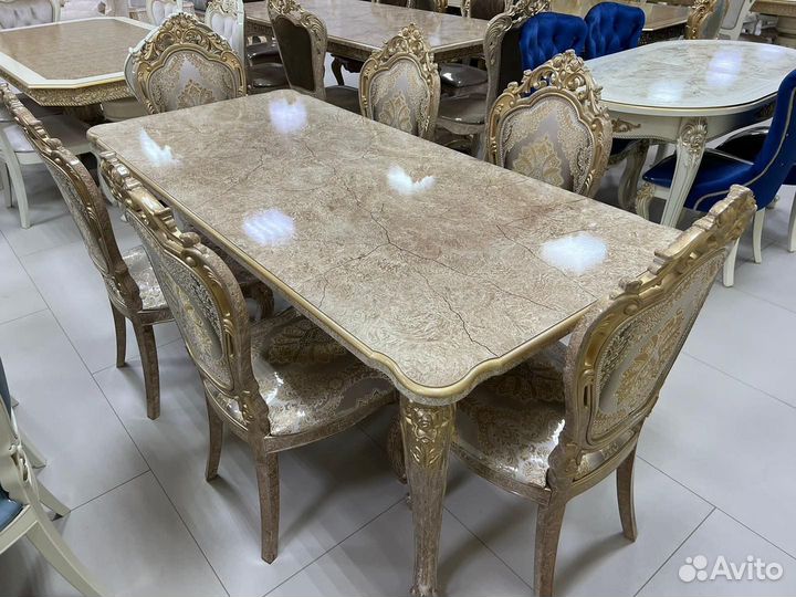 Стол и стулья