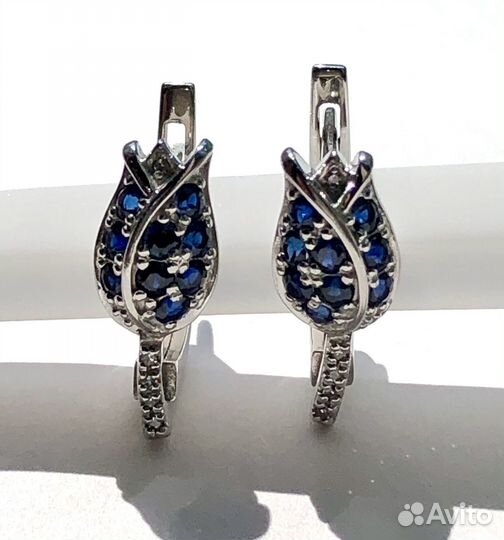 Серьги из белого золота с бриллиантами и сапфирами