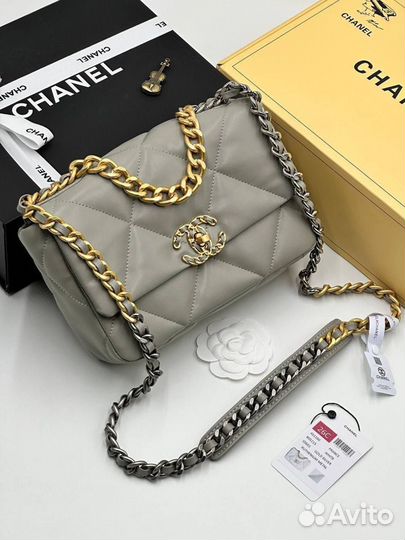 Женская сумка Chanel 19 светло-серая