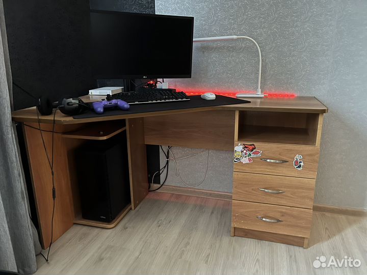 Компьютерный стол