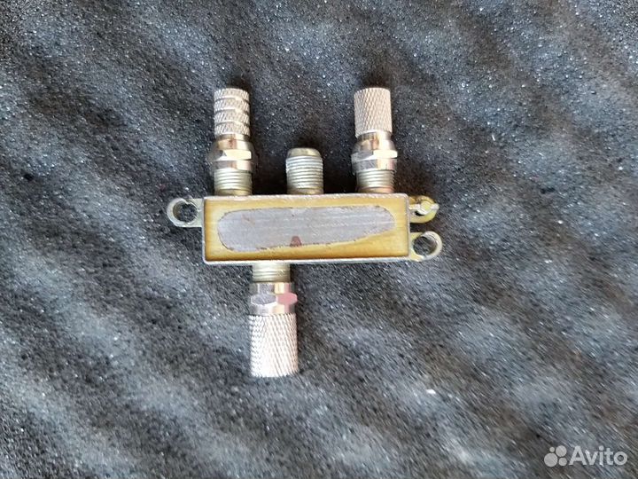3 WAY splitter5-1200 MHz