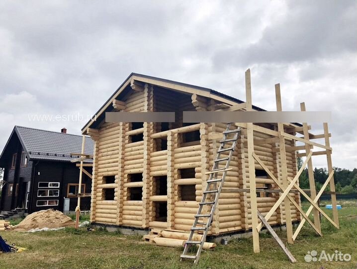 Деревянный дом из оцилиндрованного бревна
