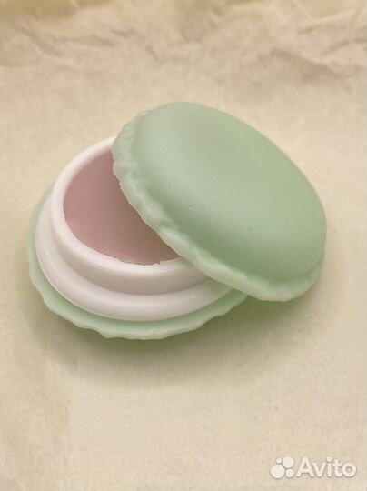 Натуральный бальзам для губ ручной работы