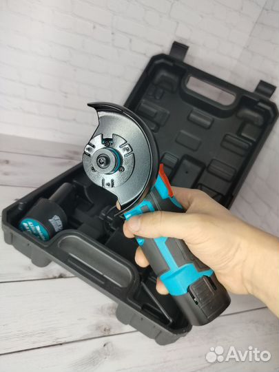Аккумуляторная болгарка makita
