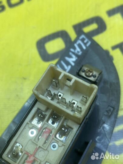 Кнопка стеклоподъемника зад прав Hyundai Elantra X