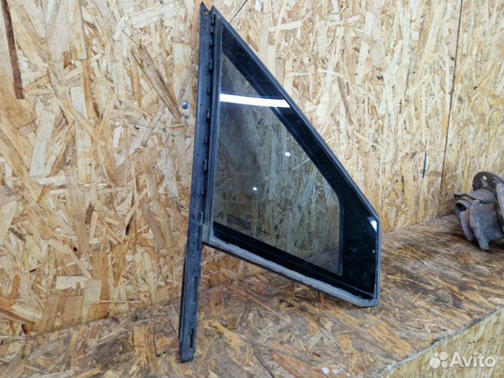 Форточка двери передняя правая Citroen C4 хетчбек