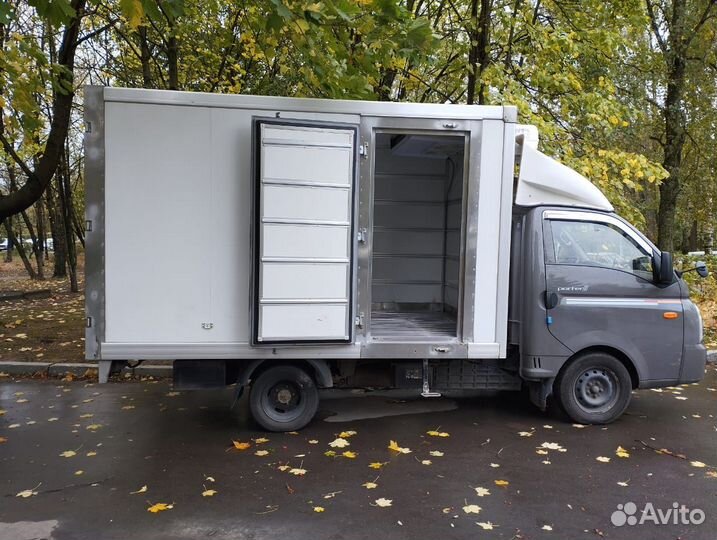 Водитель со своим авто рефрижератор Porter II