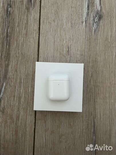 Apple AirPods 2 with Wireless Charging Case