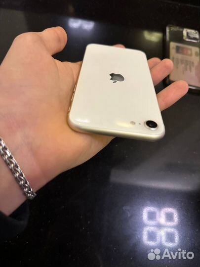 iPhone SE (2022), 64 ГБ