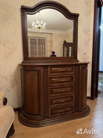 Комод с зеркалом