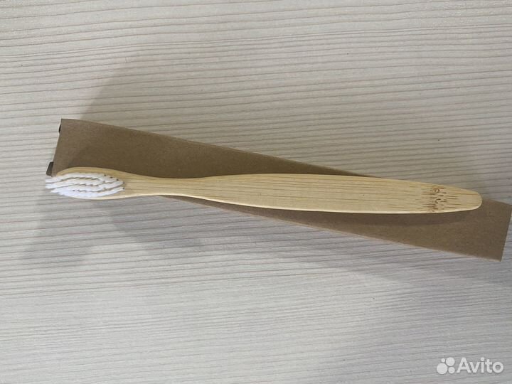 Бамбуковая зубная щетка белая