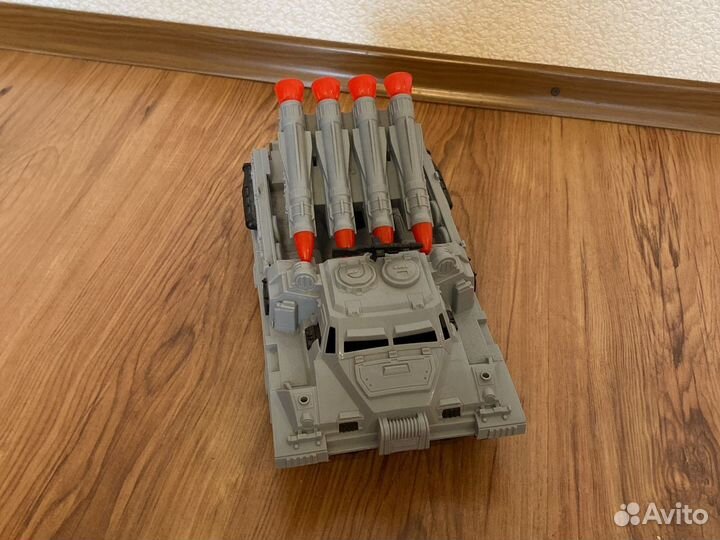 Игрушечный танк