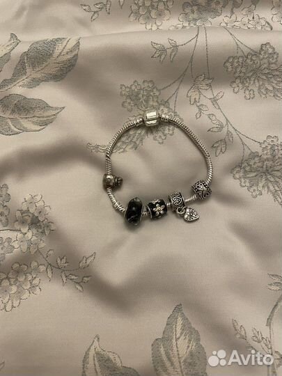 Браслетик с шармиками