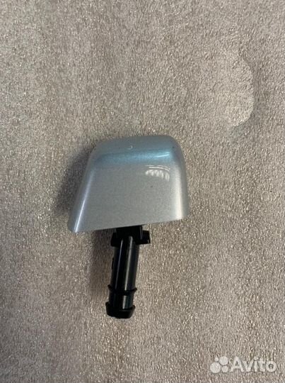 Форсунка фароомывателя правая Nissan 286413UB1A