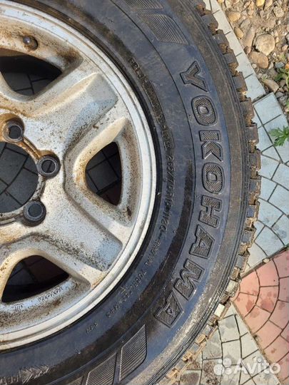 Yokohama A043A 265/70 R16