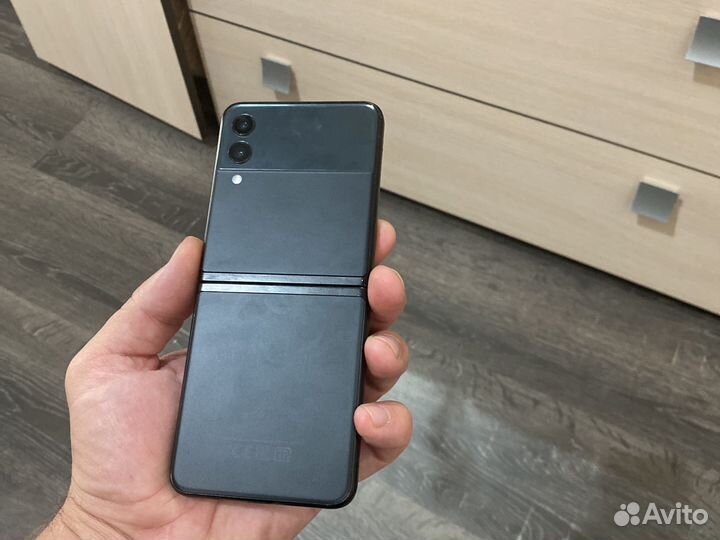 Телефон samsung Z flip3