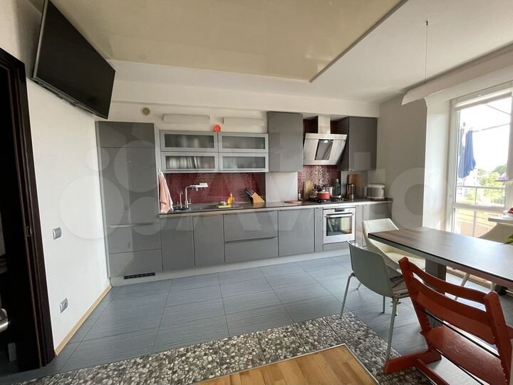 3-к. квартира, 93 м², 5/5 эт.