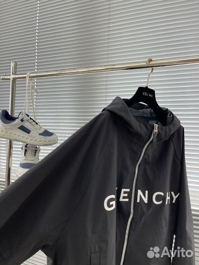 Ветровка Givenchy