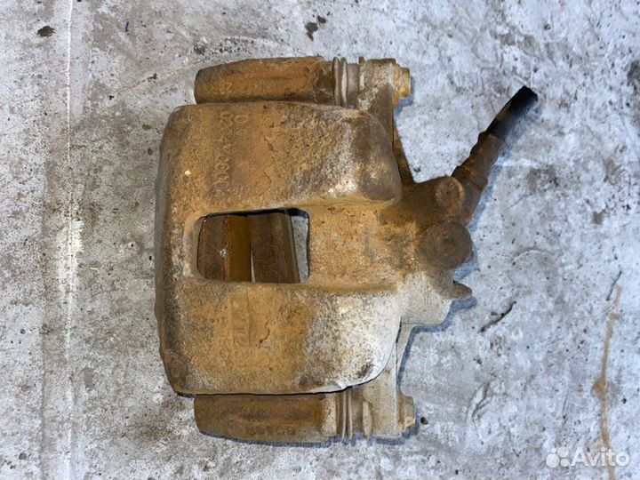 Суппорт передний правый Geely Emgrand Ec7 FE1