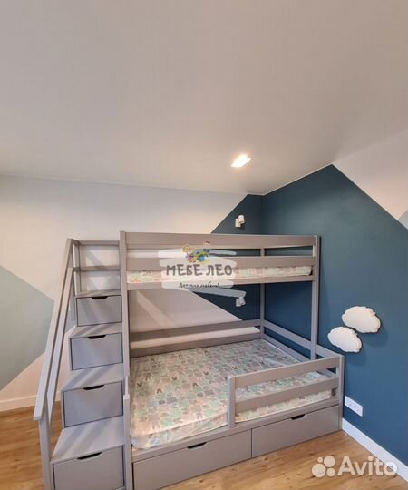 Двухъярусная кровать