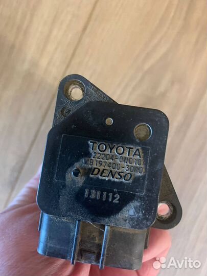 Датчик массового расхода воздуха Toyota Hi-Lux 7