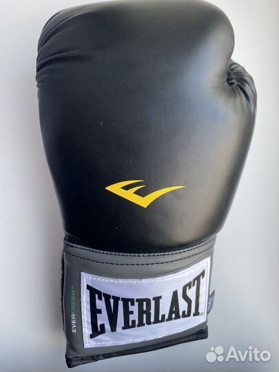 Боксерские перчатки everlast 10 oz