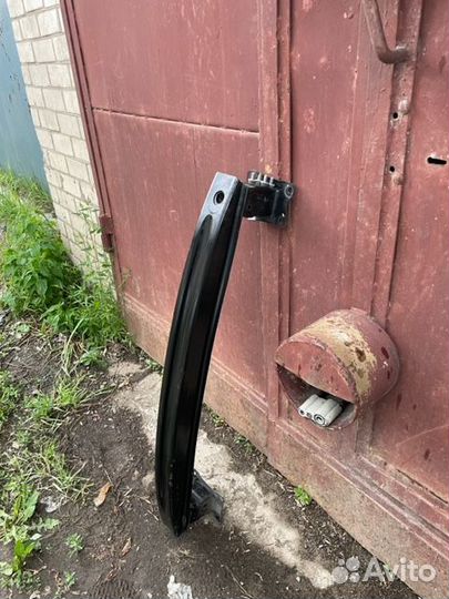 Усилитель заднего бампера