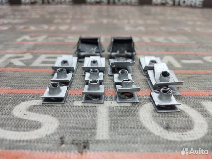 Клипса панели приборов Audi Q5 8R cdnc 2009