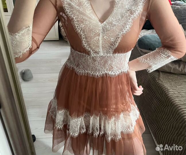 Платье на выпускной с кружевом Love Republic