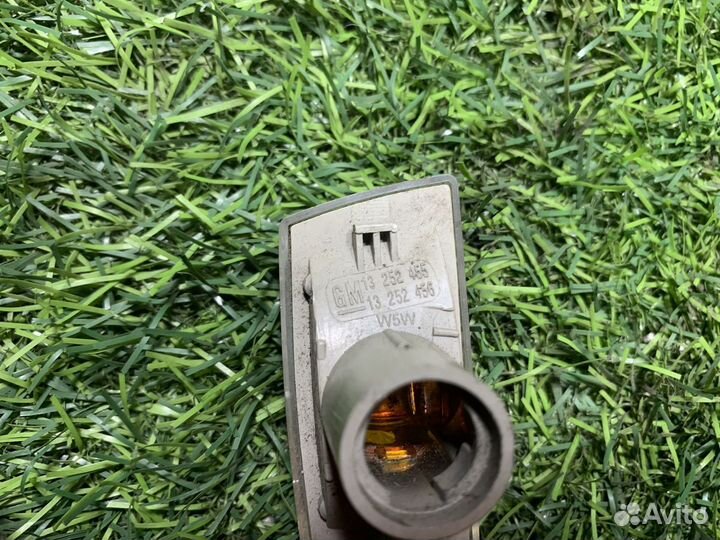 Повторитель поворота в крыло Opel Astra J