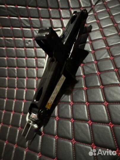 Домкрат на Renault,Nissan