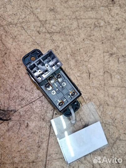 Кнопка стеклоподъемника двери задней правой Ssang