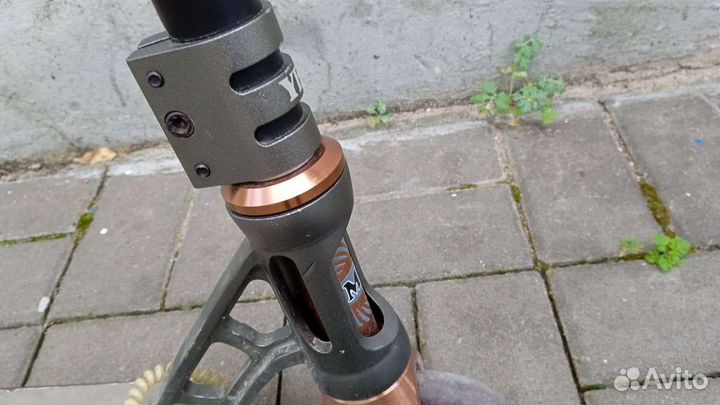 Трюковой самокат YeZZ