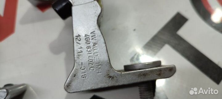 Петля дверная задняя правая Audi A6 4G CGW